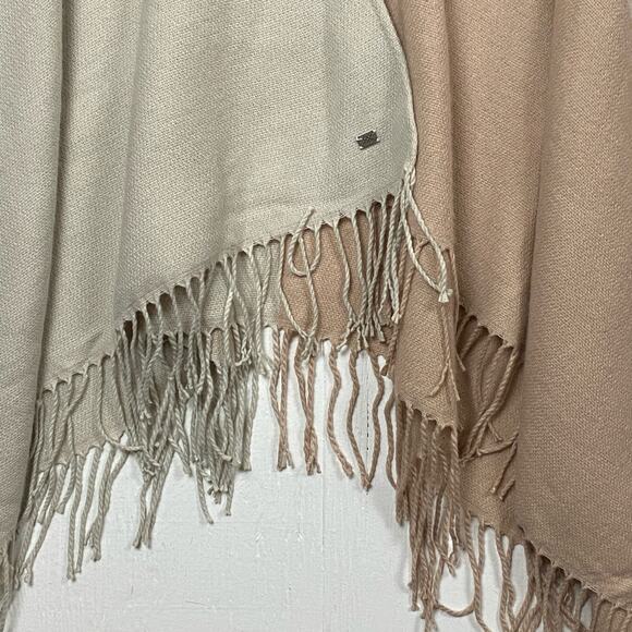 Soia & Kyo Fringe Blanket Wrap Shawl Poncho Cream Pink One Size - Picture 3 of 7